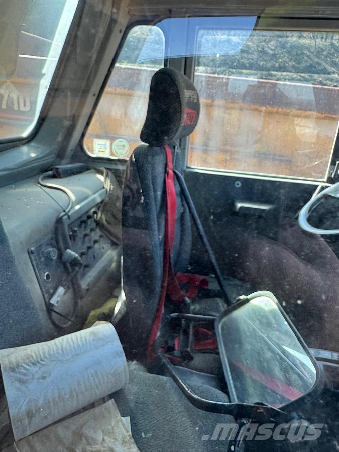 CAT 769D 驾驶室与内部