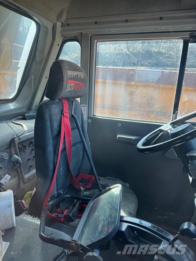 CAT 769D 驾驶室与内部