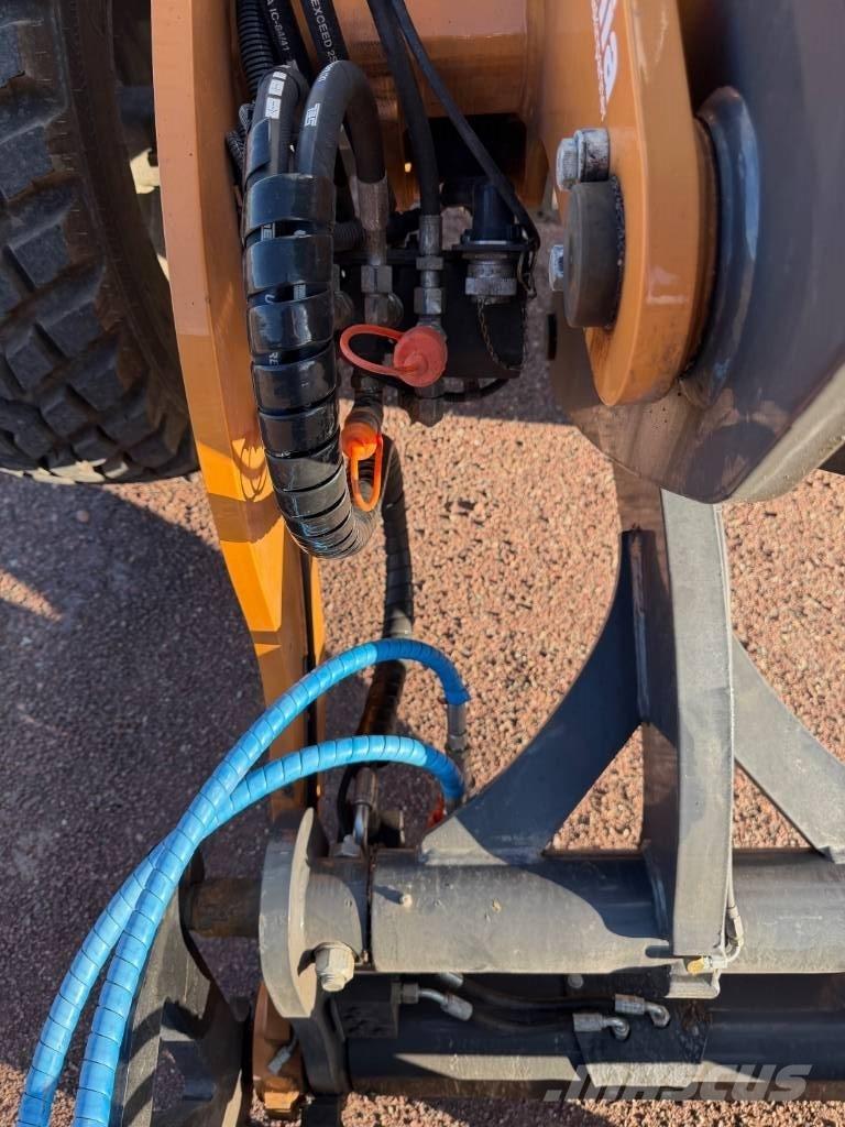 CASE 221 F Evolution 滑移装载机