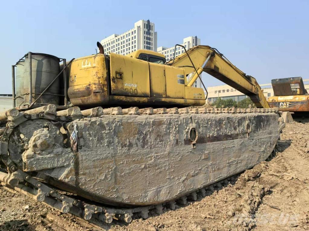 Komatsu PC 200-6 水陆两栖挖掘机