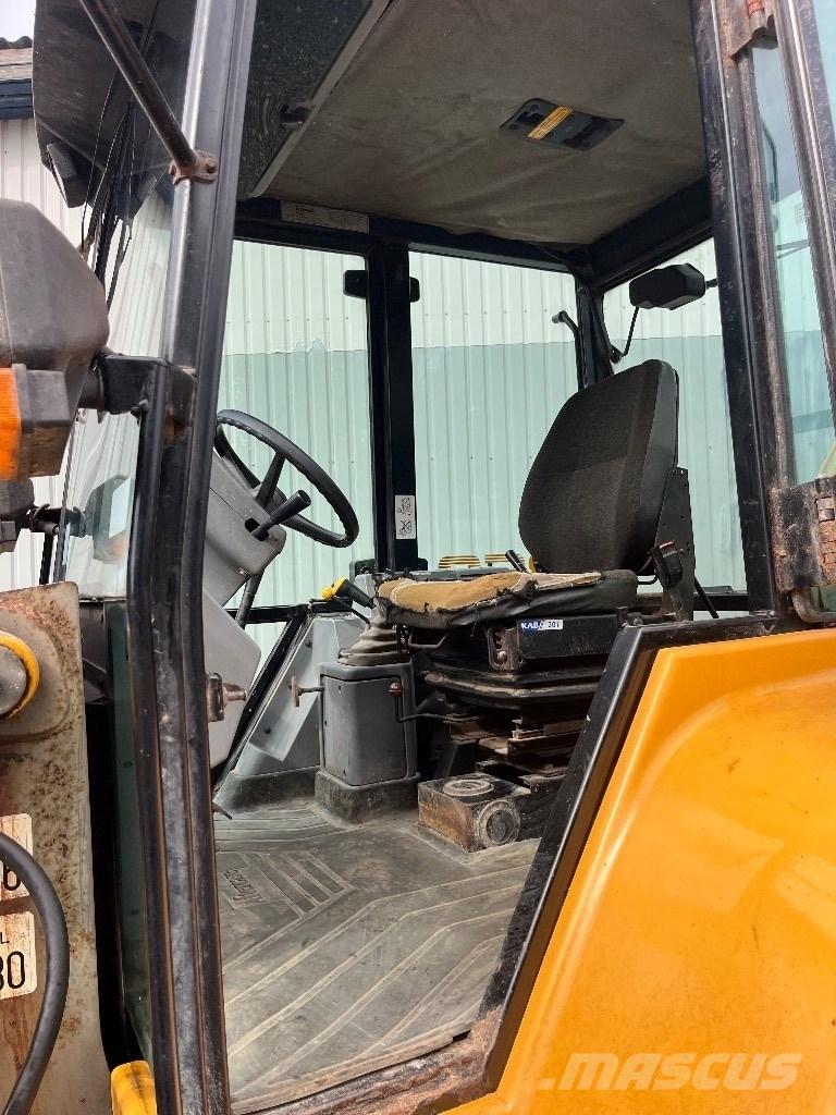 Massey Ferguson 860 反铲装载机