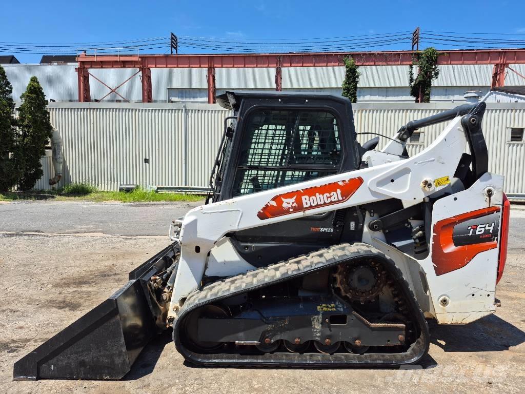 Bobcat T 64 滑移装载机