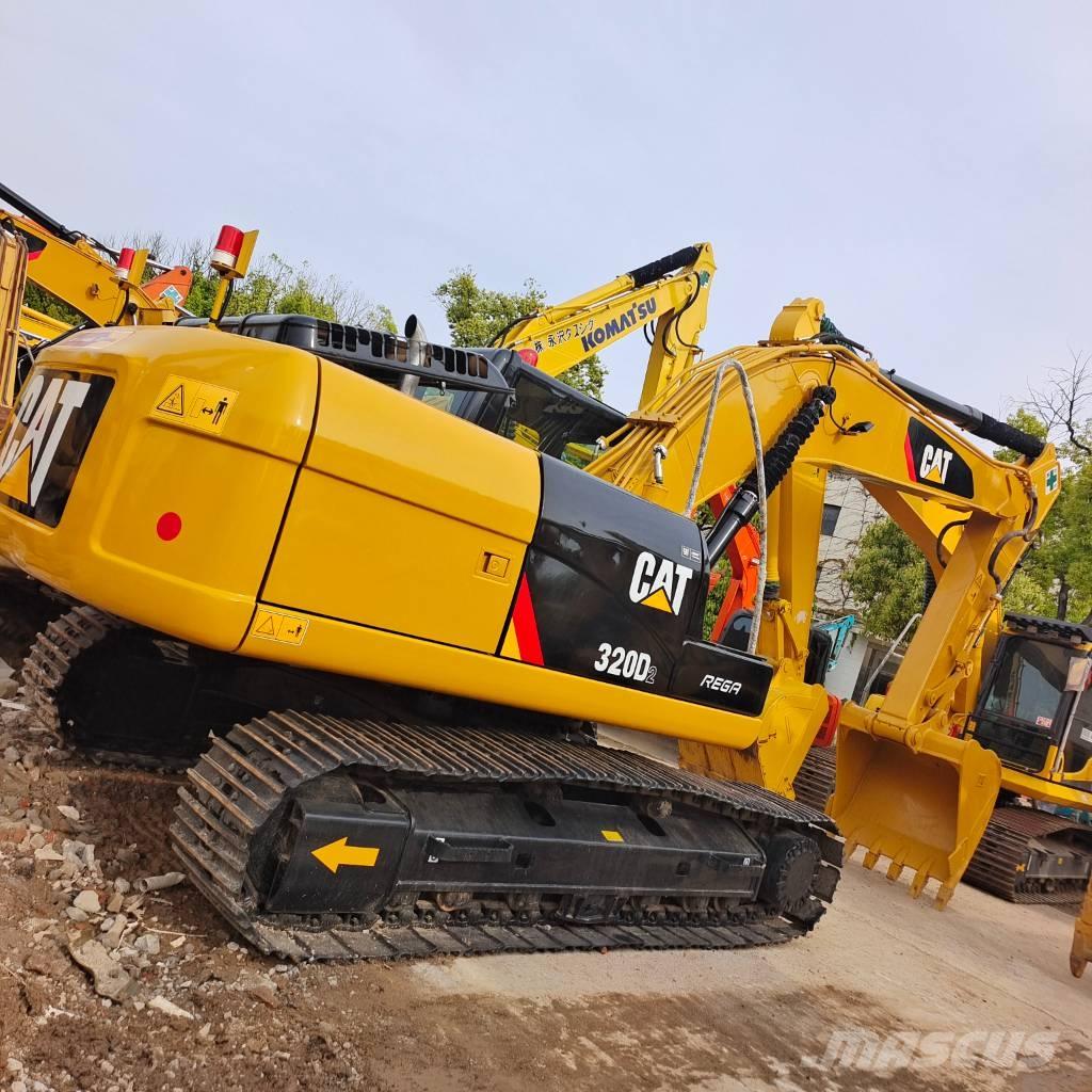 CAT 320 D2L 履带挖掘机