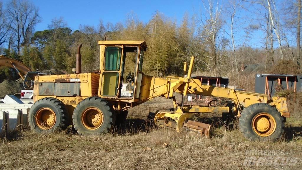 John Deere 672 A 平地机/推土机