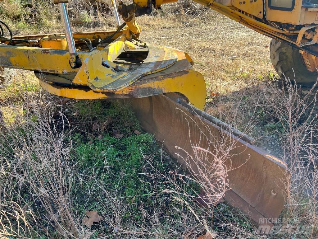 John Deere 672 A 平地机/推土机