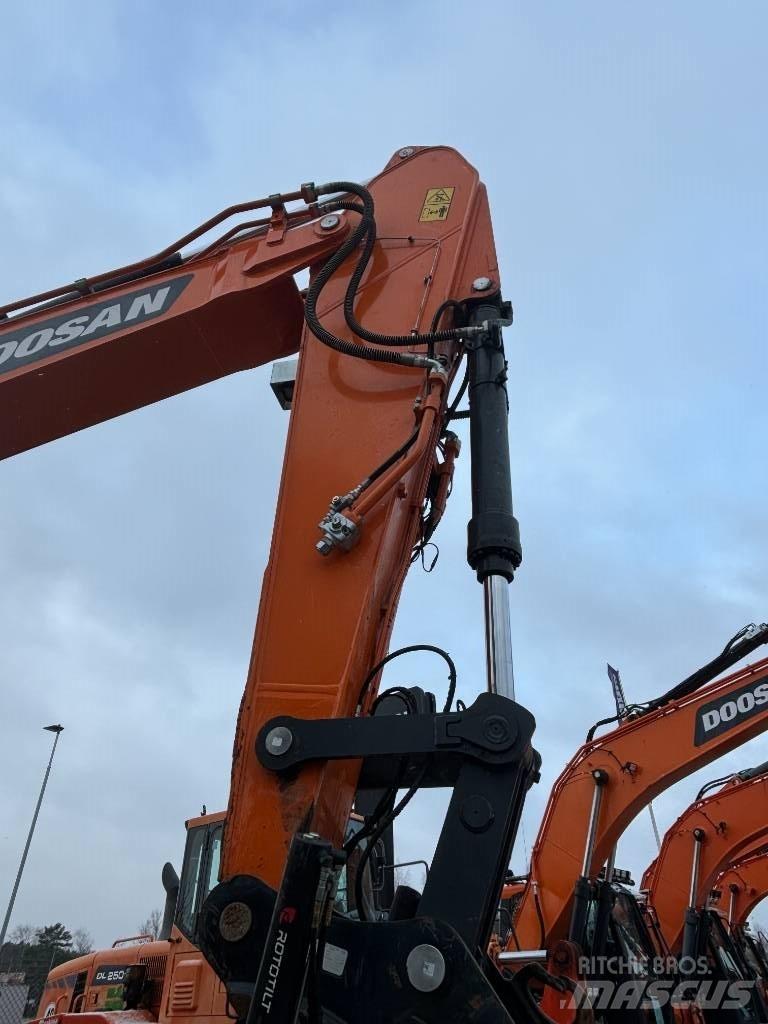 Doosan DX 300 LC-7 履带挖掘机