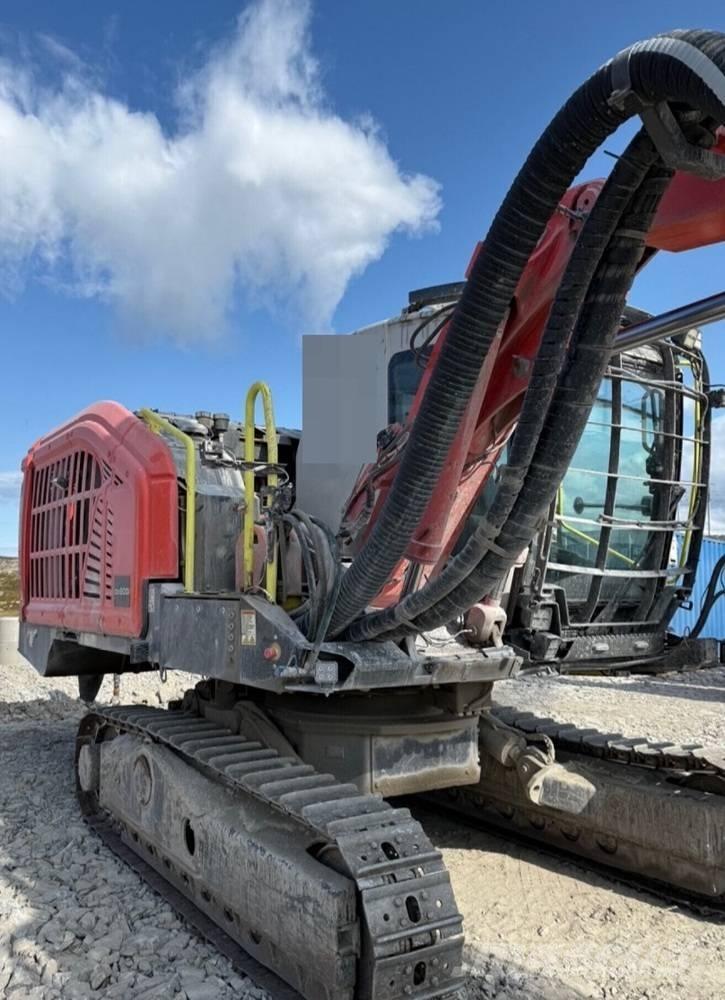 Sandvik DX800i 钻孔机