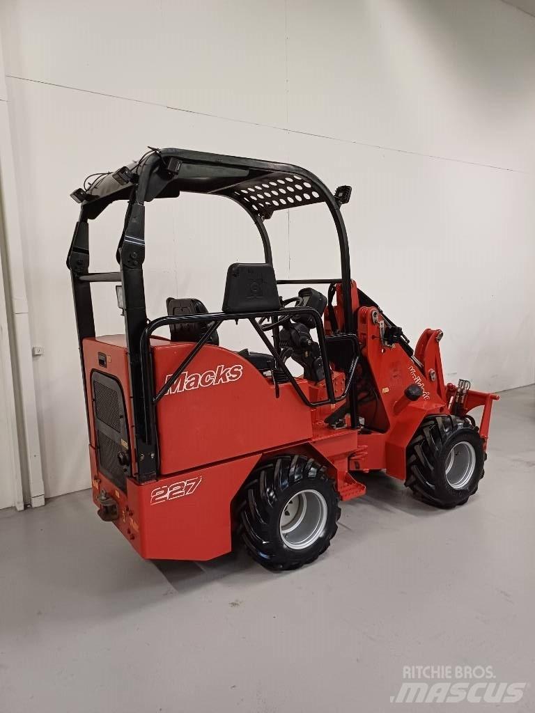 Macks 227 小型装载机