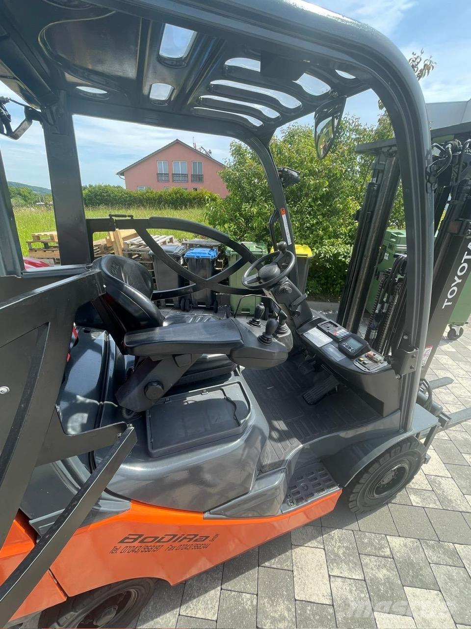 Toyota 02-8FGF18 天然气叉车