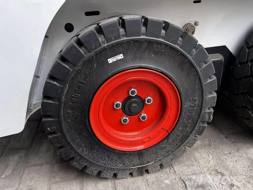 Bobcat S 70 滑移装载机