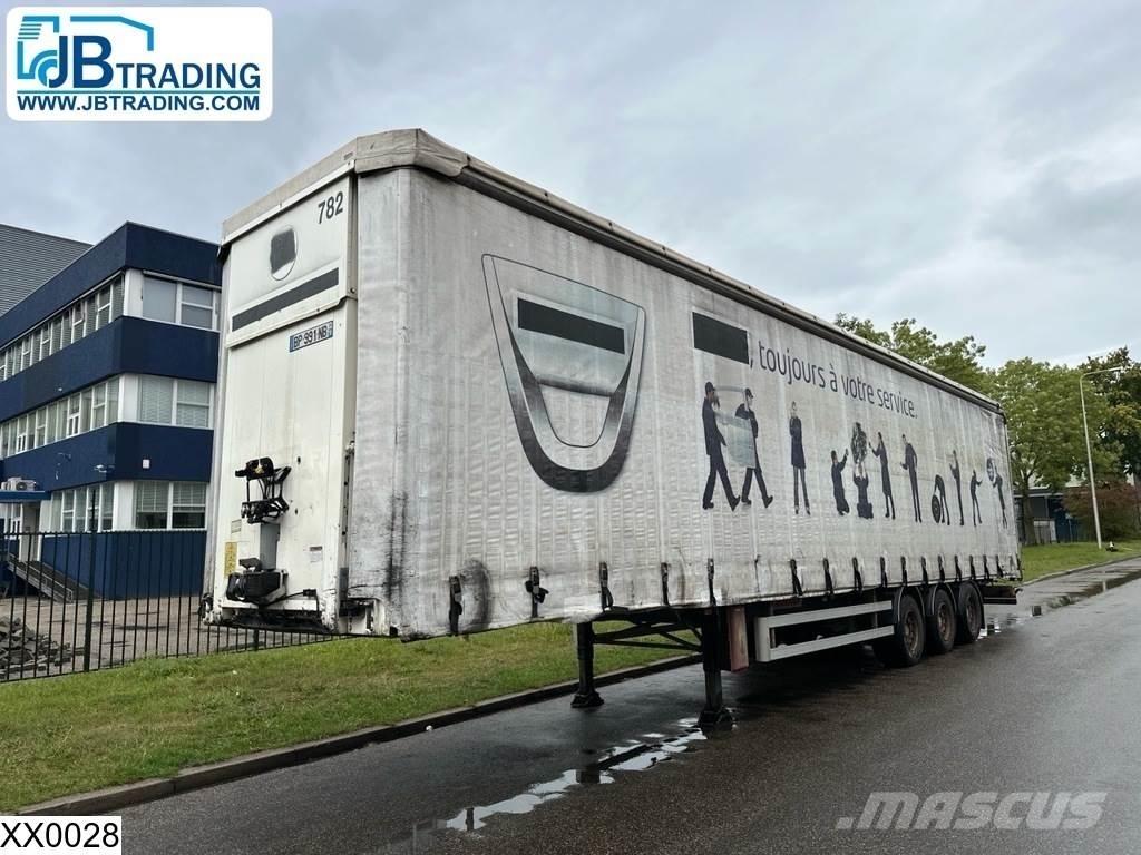 Fruehauf Tautliner 侧帘半挂车