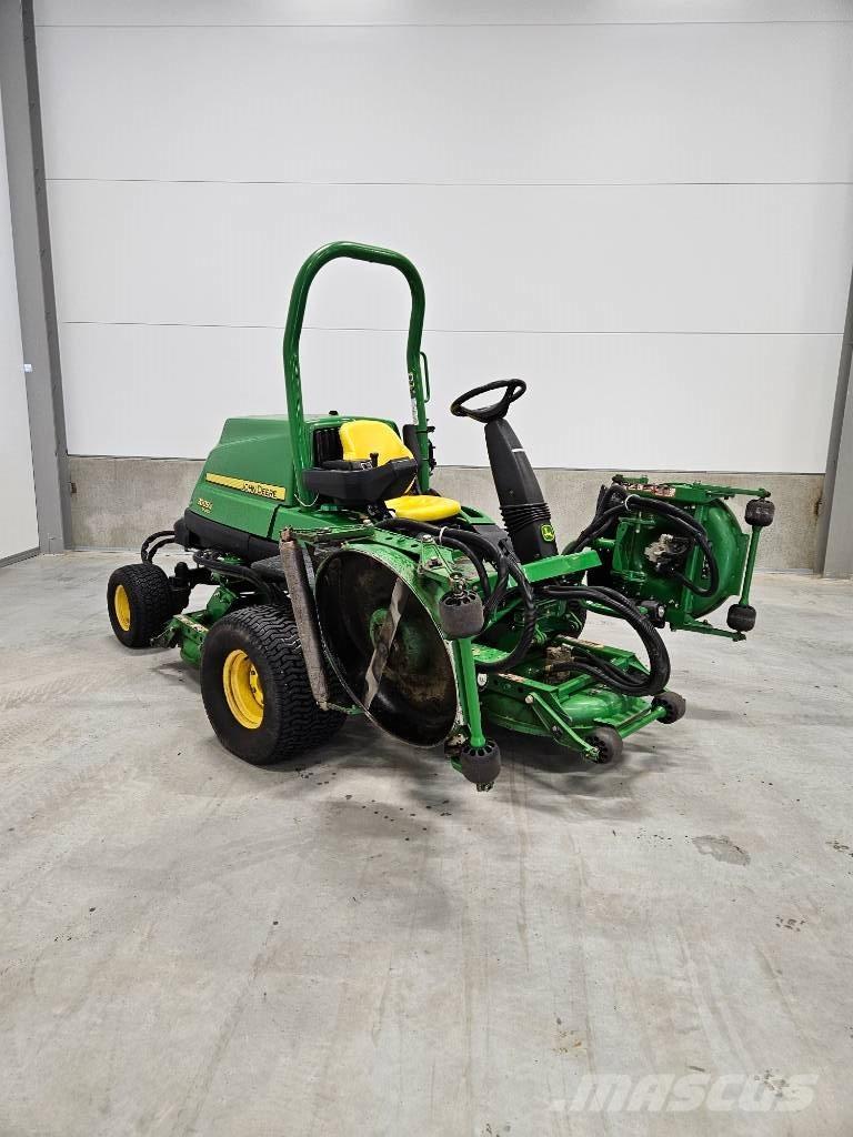 John Deere 9009A 长草、修正和环绕割草机