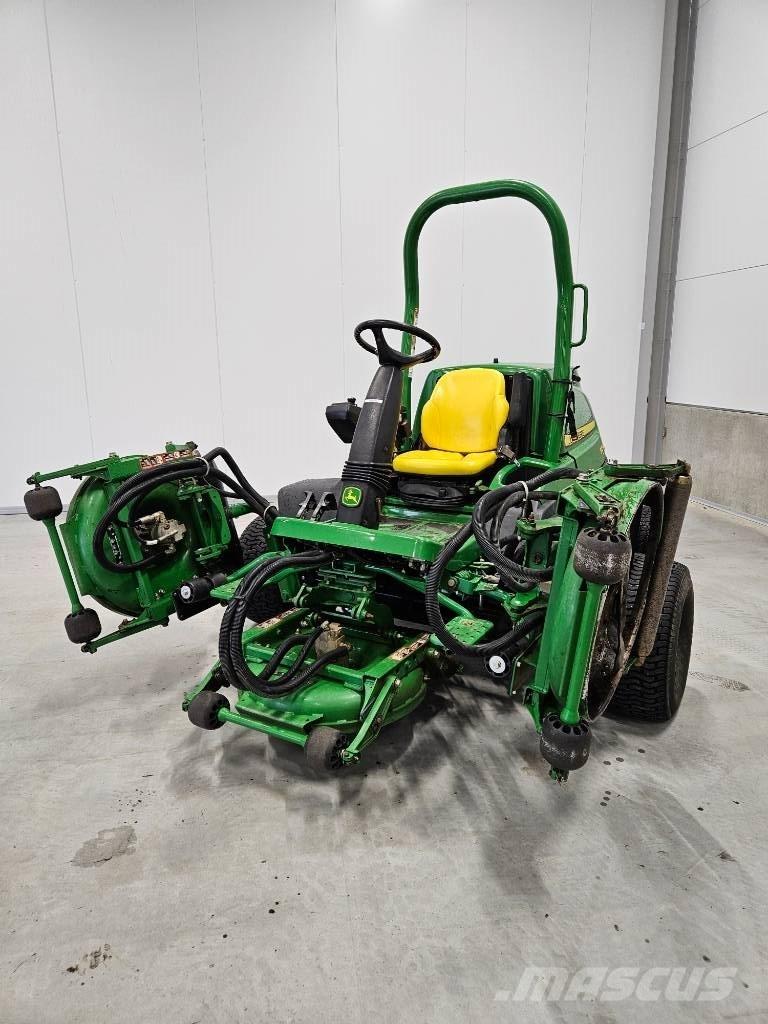 John Deere 9009A 长草、修正和环绕割草机