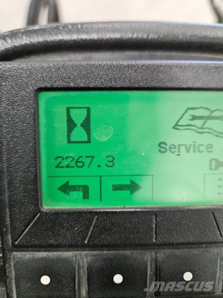 John Deere 9009A 长草、修正和环绕割草机