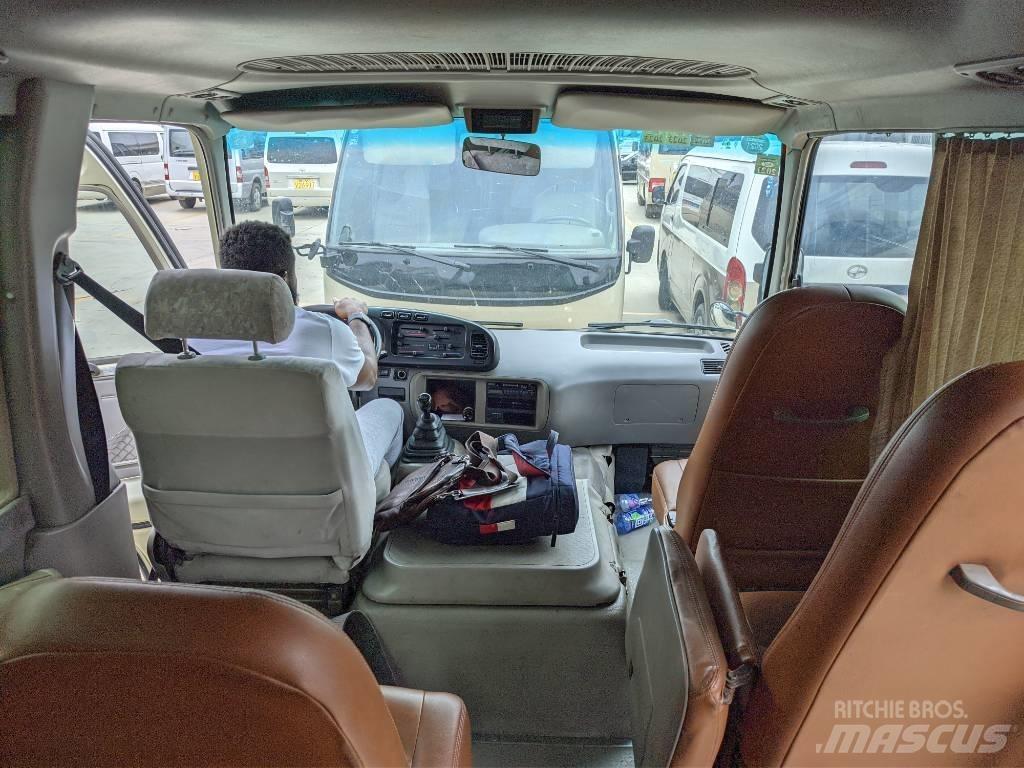 Toyota Coaster Bus 迷你巴士