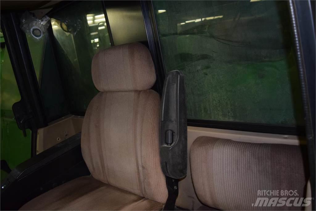 John Deere 2064 联合收割机