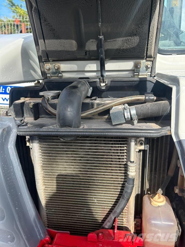 Takeuchi TB 250 小型挖掘机