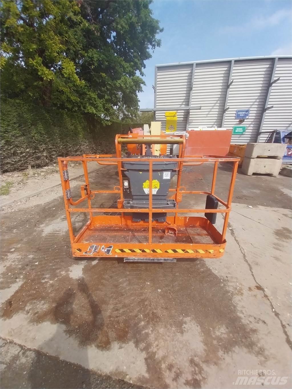 JLG 520AJ 曲臂高空工作平台
