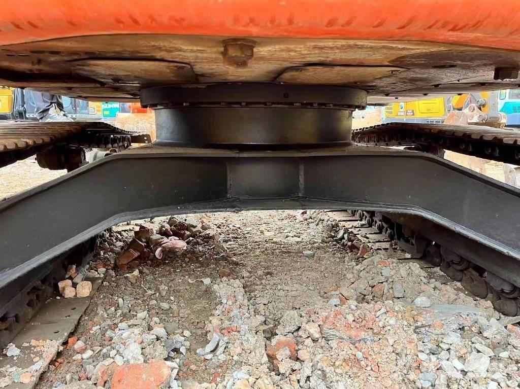 Hitachi ZX 135 US 履带挖掘机