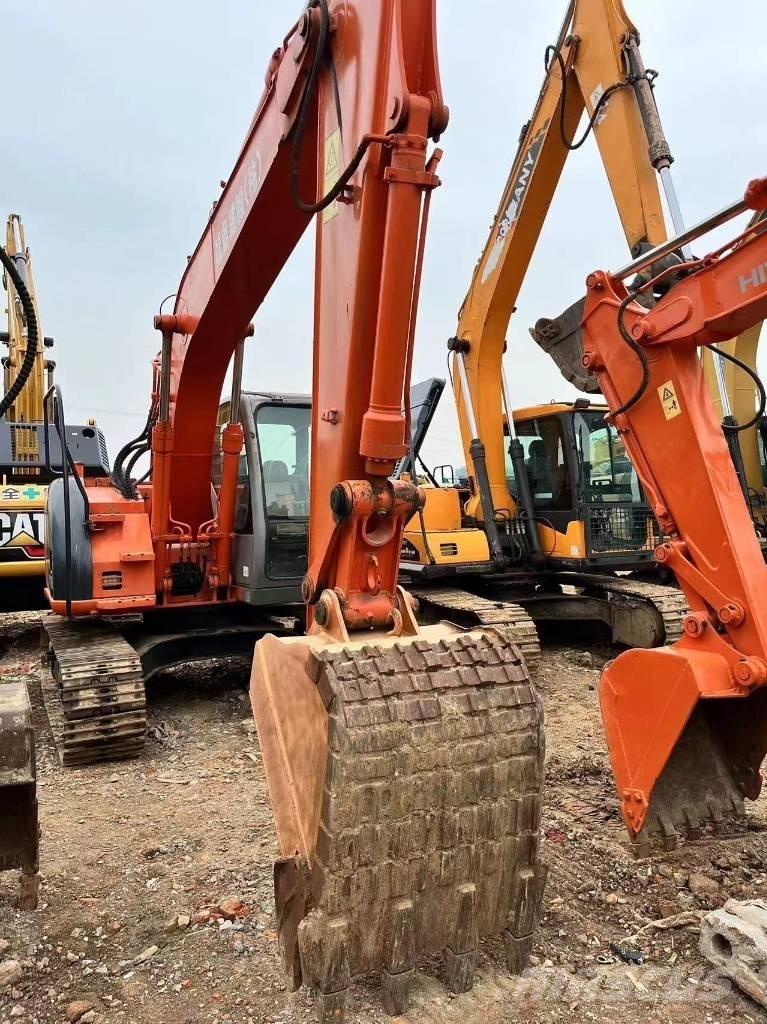 Hitachi ZX 135 US 履带挖掘机