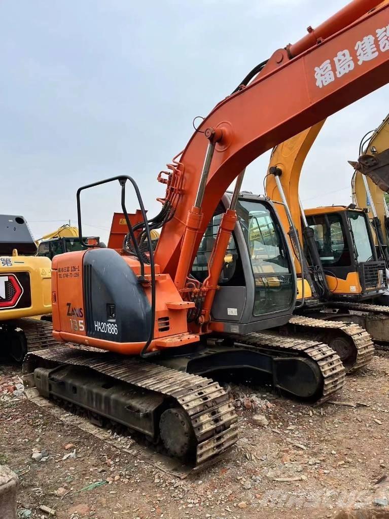 Hitachi ZX 135 US 履带挖掘机