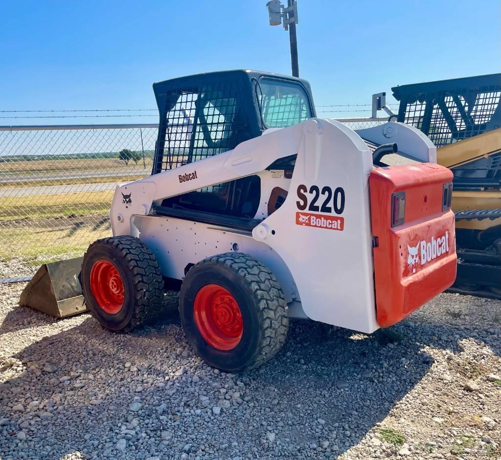 Bobcat S 220 滑移装载机