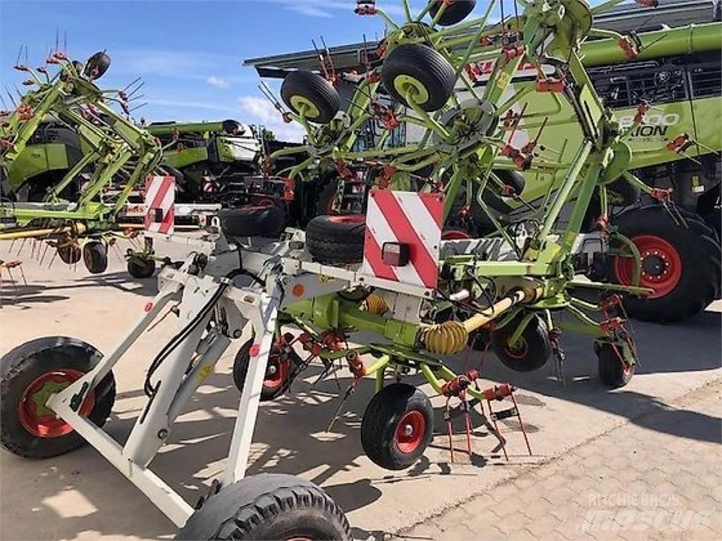 CLAAS Volto 1320 T 犁耙和摊草机