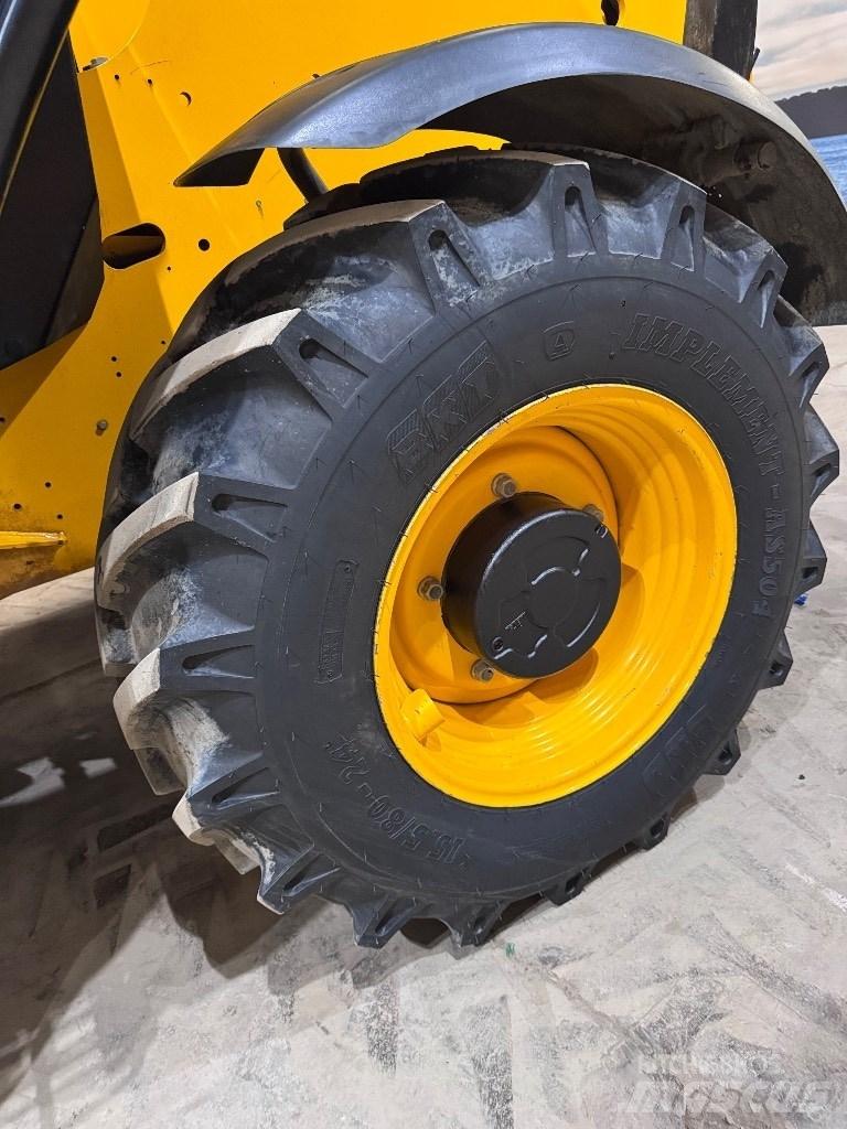 JCB 540-140 伸缩臂叉装车|叉装车
