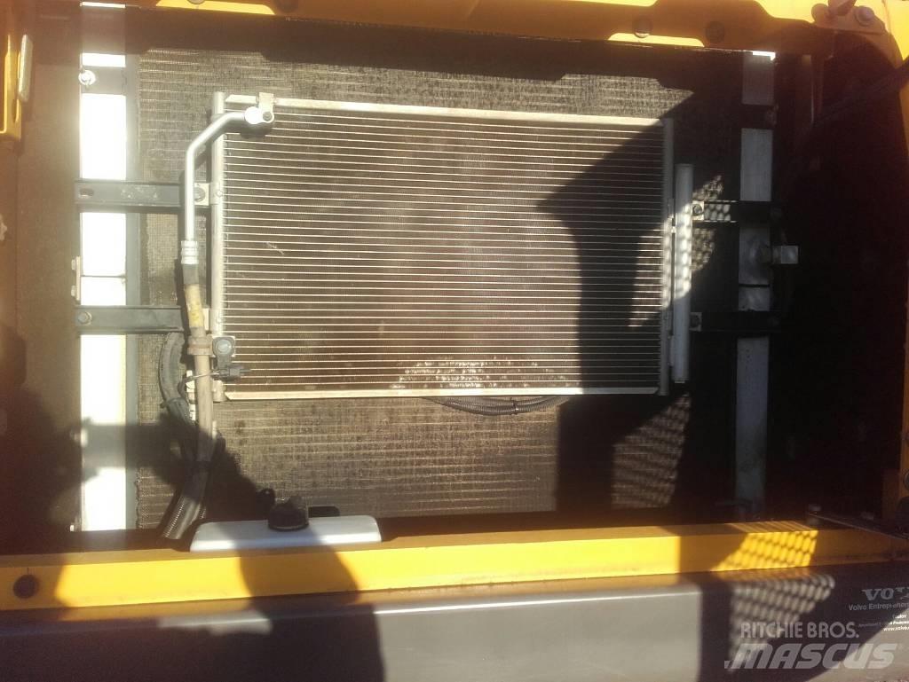 Volvo EC250DL 履带挖掘机