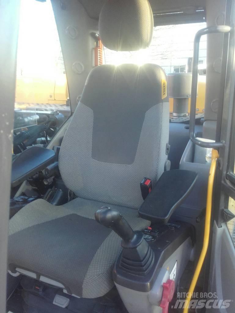 Volvo EC250DL 履带挖掘机