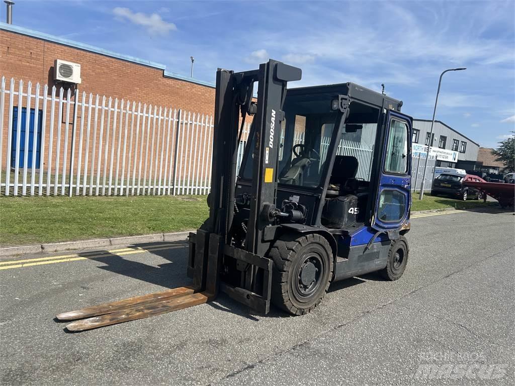 Doosan D45SC-5 柴油叉车