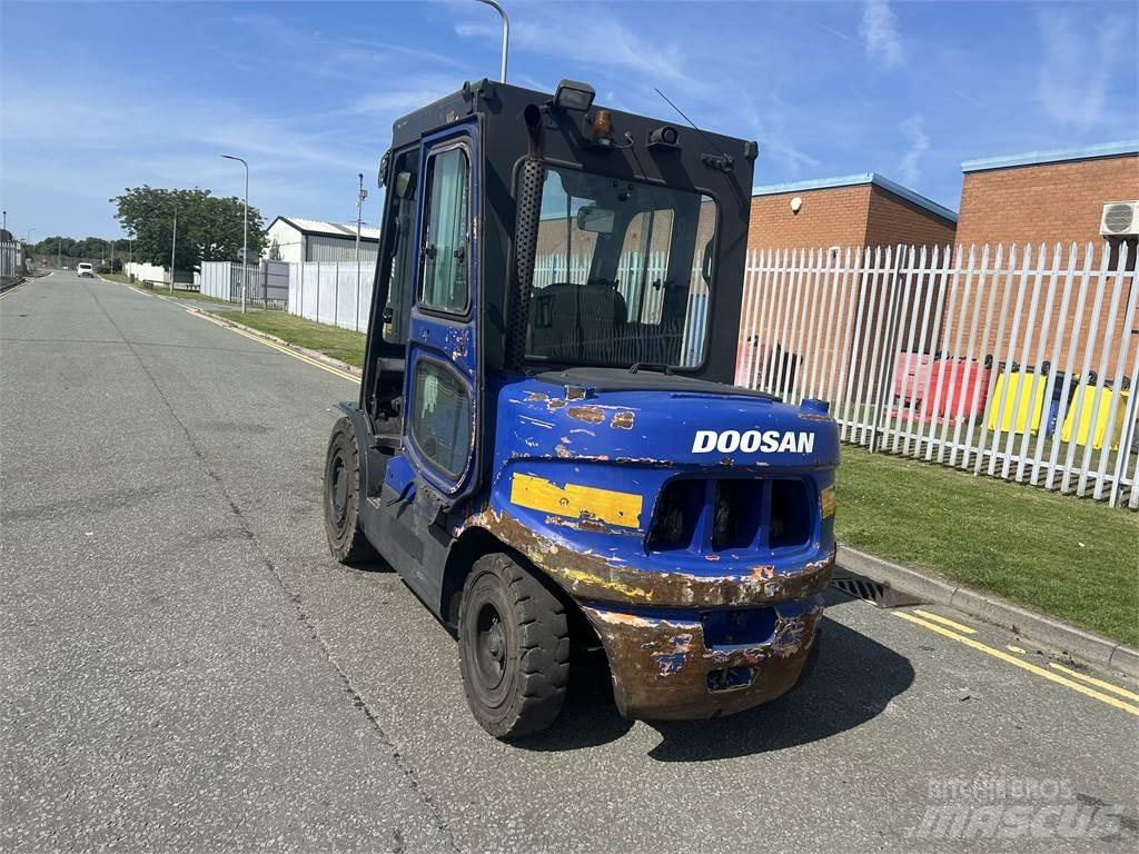 Doosan D45SC-5 柴油叉车