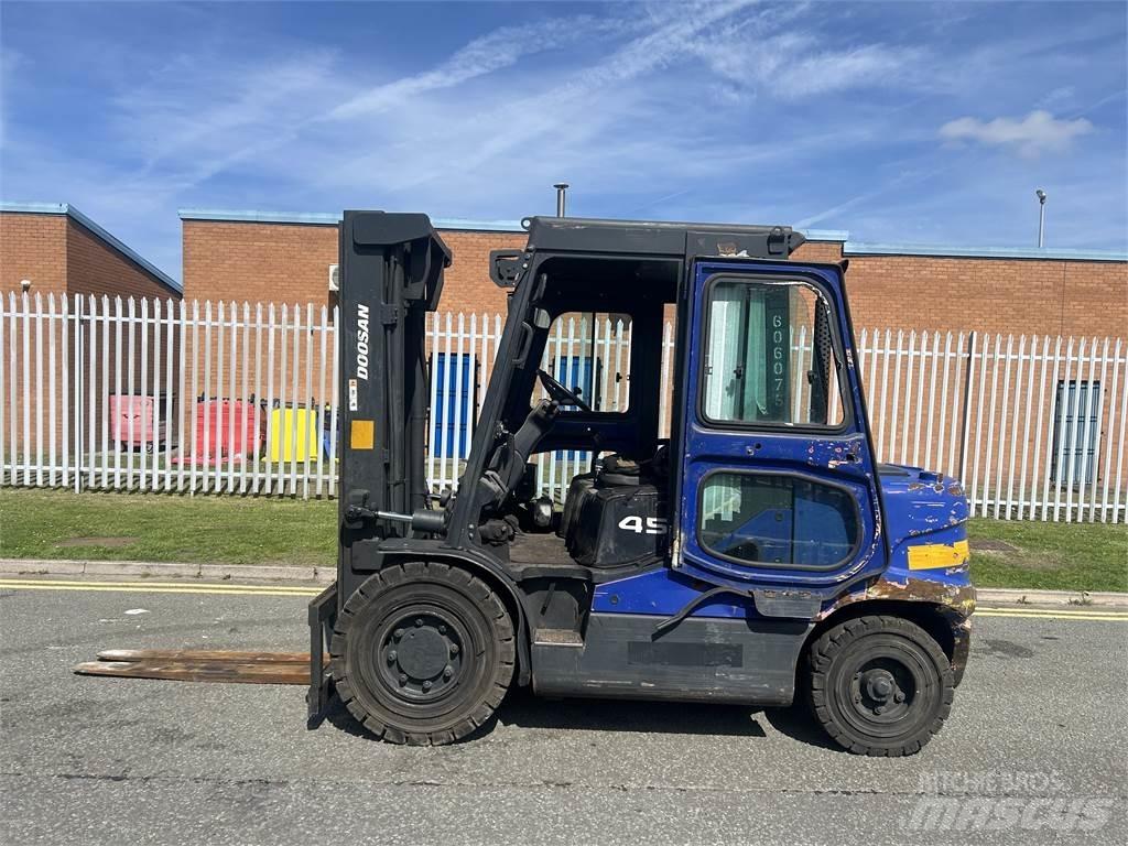 Doosan D45SC-5 柴油叉车