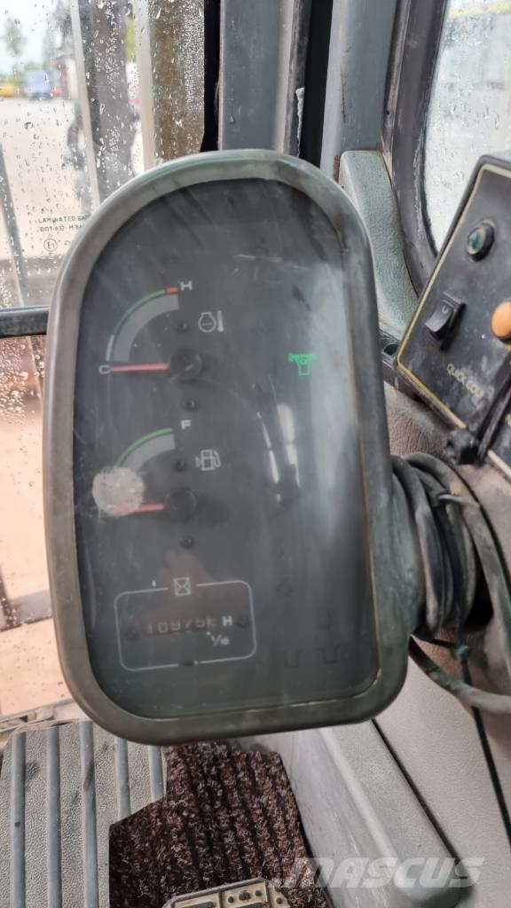 Volvo EC 210 B LC 履带挖掘机