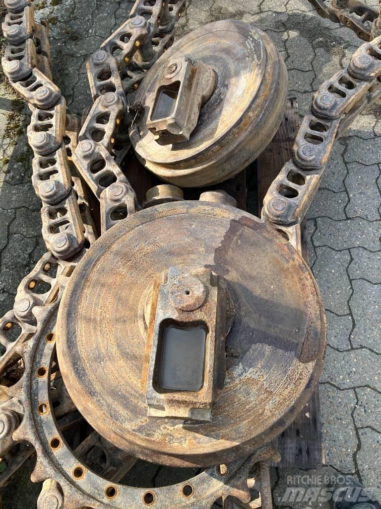 Komatsu 240 履带挖掘机