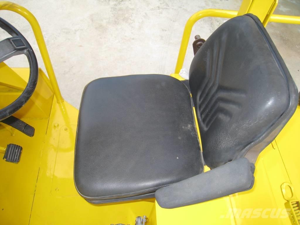 Sakai TZ 701 胶轮压路机