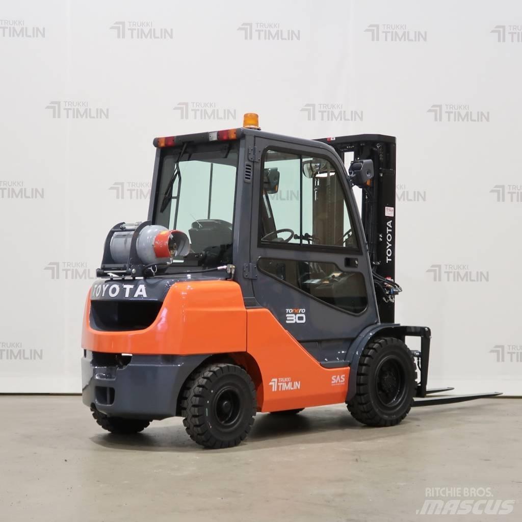 Toyota 02-8FGF30 天然气叉车