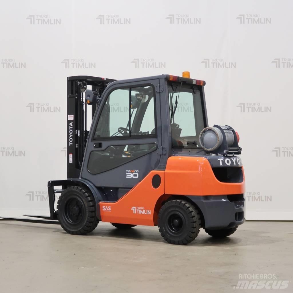 Toyota 02-8FGF30 天然气叉车