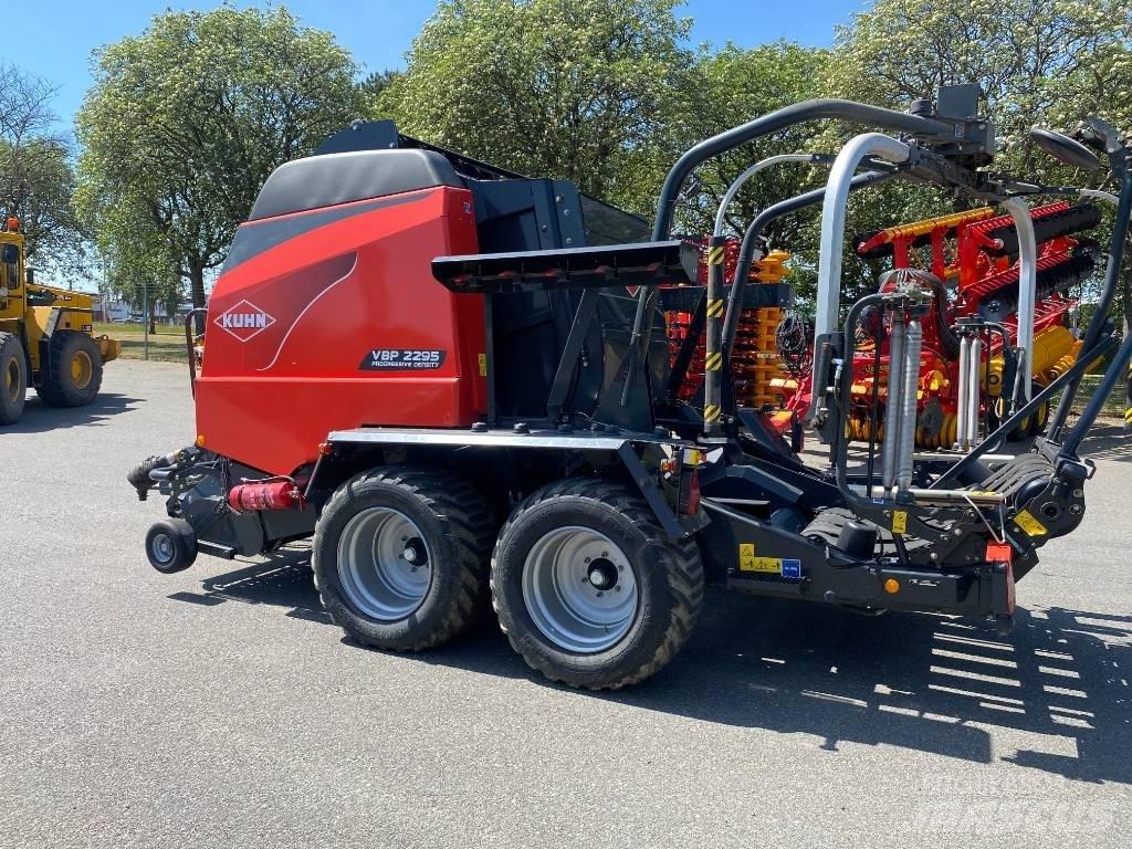 Kuhn VBP2295 圆捆打捆机