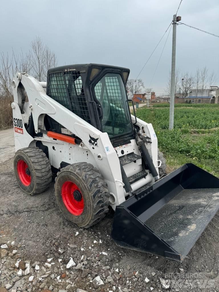 Bobcat S 300 滑移装载机