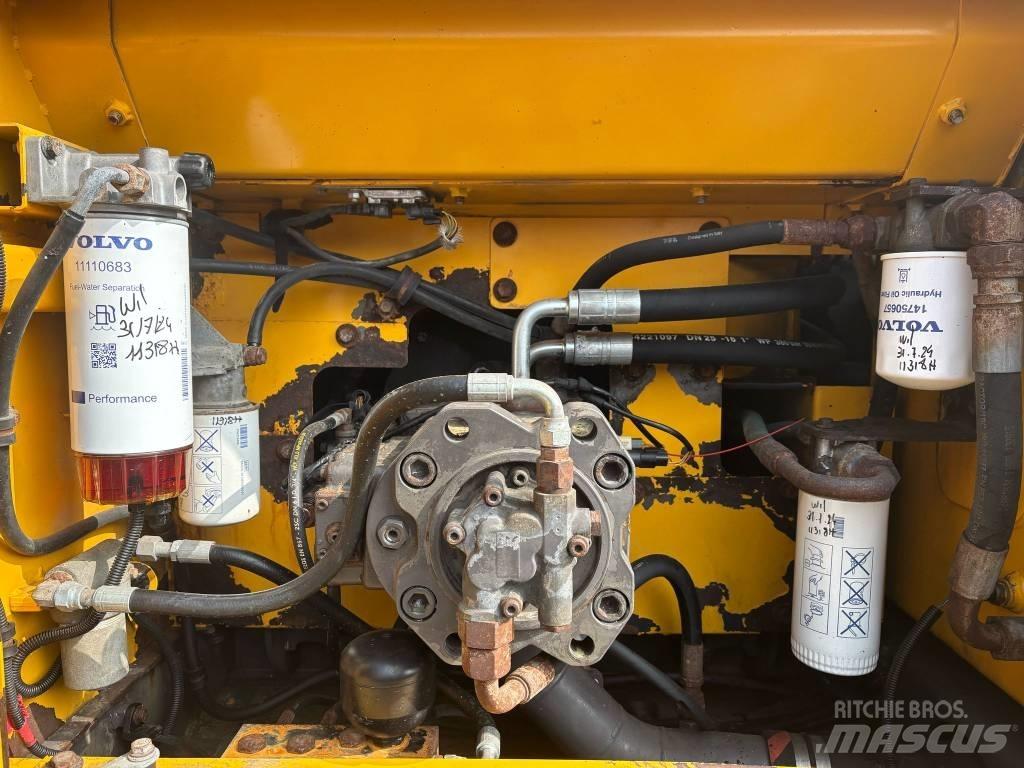 Volvo EC 220 DL 履带挖掘机