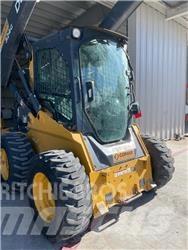 John Deere 324G 滑移装载机