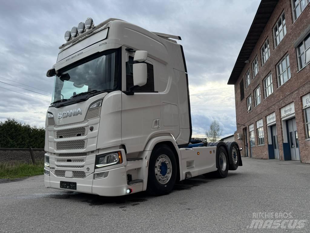 Scania R 590 牵引车