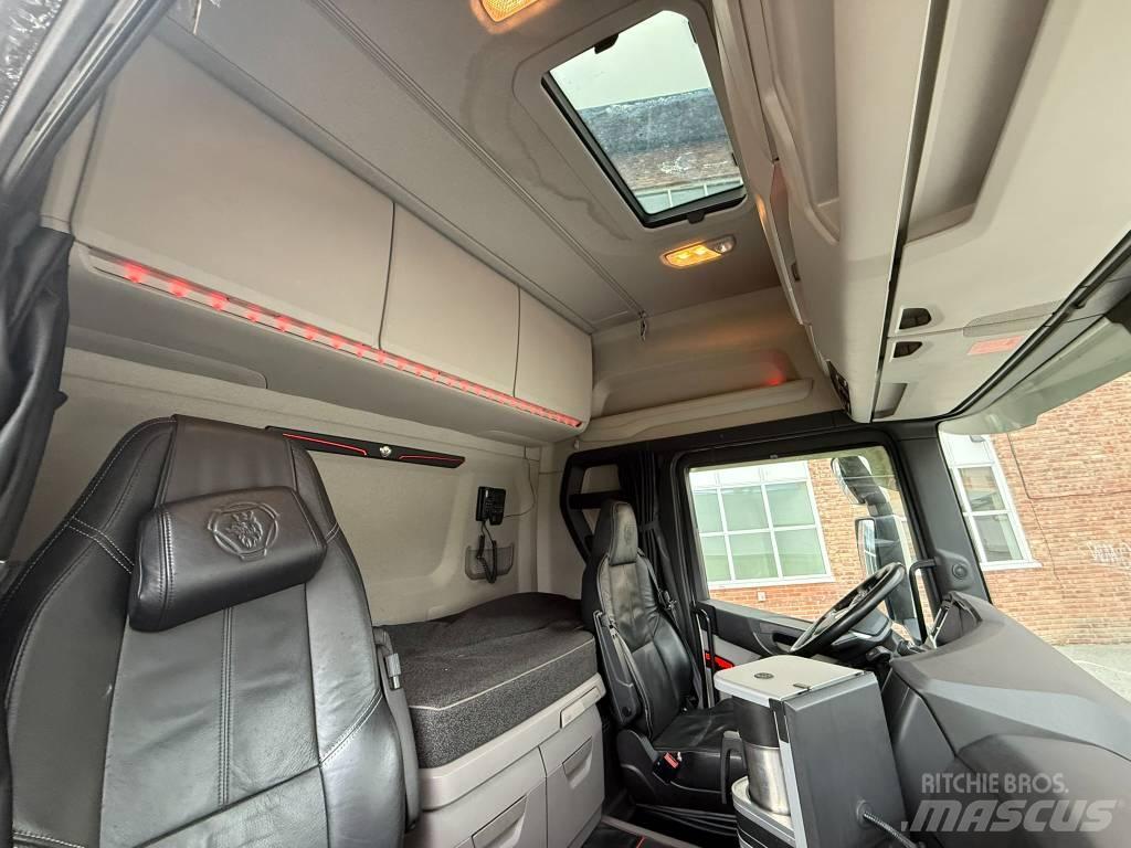 Scania R 590 牵引车