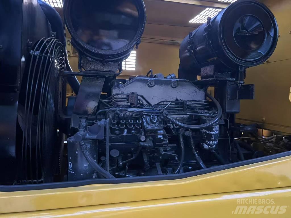 Komatsu WA320-3 轮式装载机