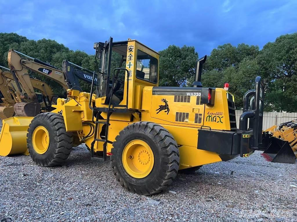 Komatsu WA320-3 轮式装载机