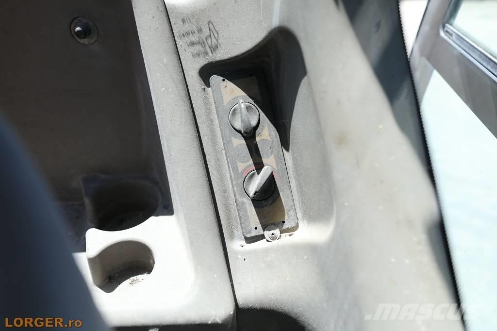 CASE WX 145 轮式挖掘机