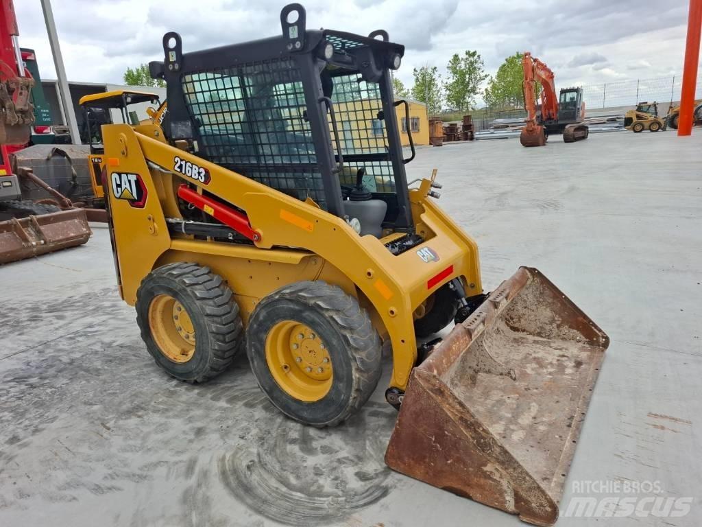 CAT 216 B 3 滑移装载机