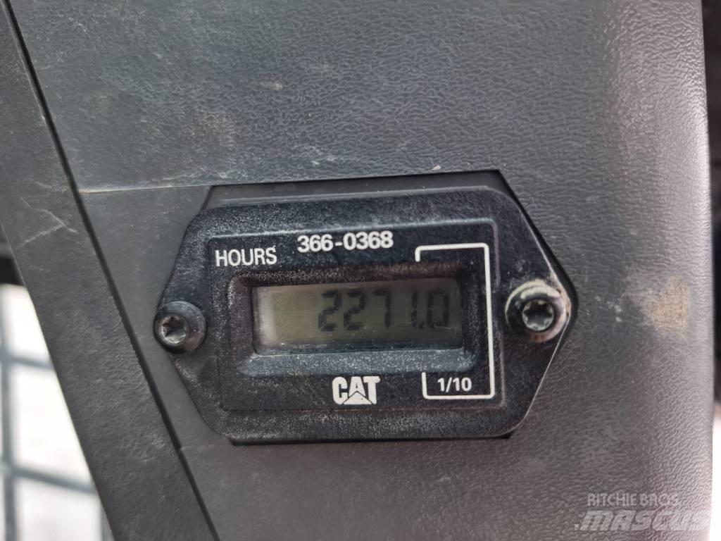 CAT 216 B 3 滑移装载机