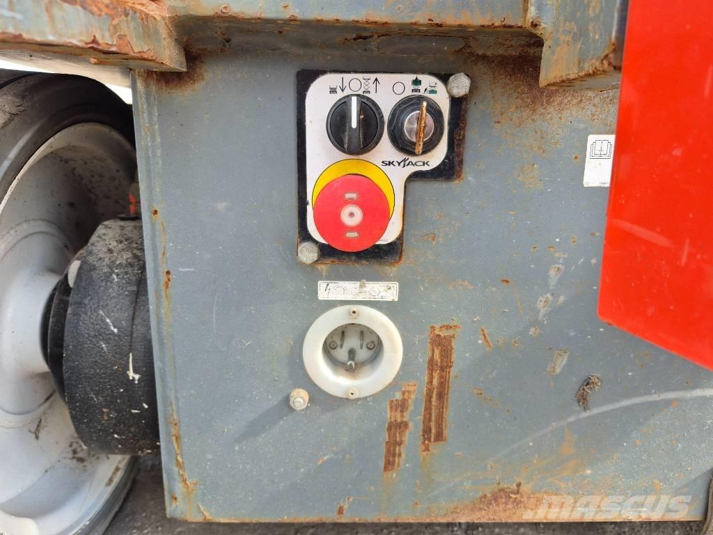 SkyJack SJ 4740 剪叉式升降机